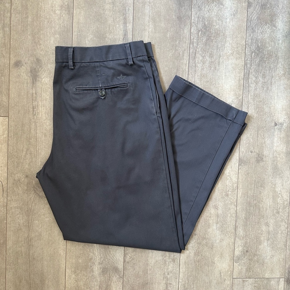 Dockers Men’s Iron Free Pleated Khaki Dress Pants Classic Fit Gray Size 38x30